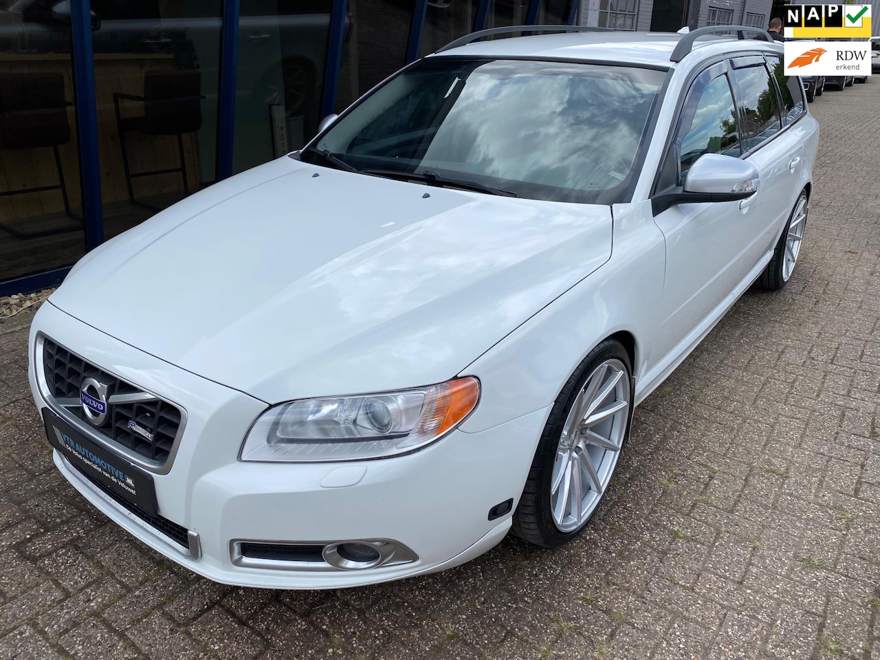 Volvo V70 - 2.5FT R-Design Automaat 230PK LEER / XENON / 19" VELGEN - AutoWereld.nl
