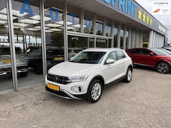 Volkswagen T-Roc - 1.5 TSI Style 150PK / CARPLAY / ACHTERUITRIJCAMERA / ELEKTRISCHE ACHTERKLEP