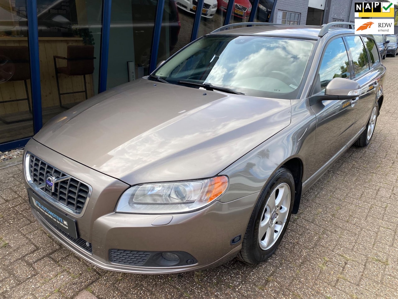 Volvo V70 - 2.5FT Momentum H.LEER / ECC / PDC / YOUNGTIMER - AutoWereld.nl