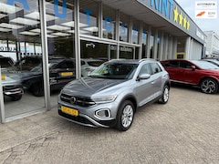 Volkswagen T-Roc - 1.5 TSI Style 150PK / CARPLAY / ACHTERUITRIJCAMERA / ELEKTRISCHE ACHTERKLEP