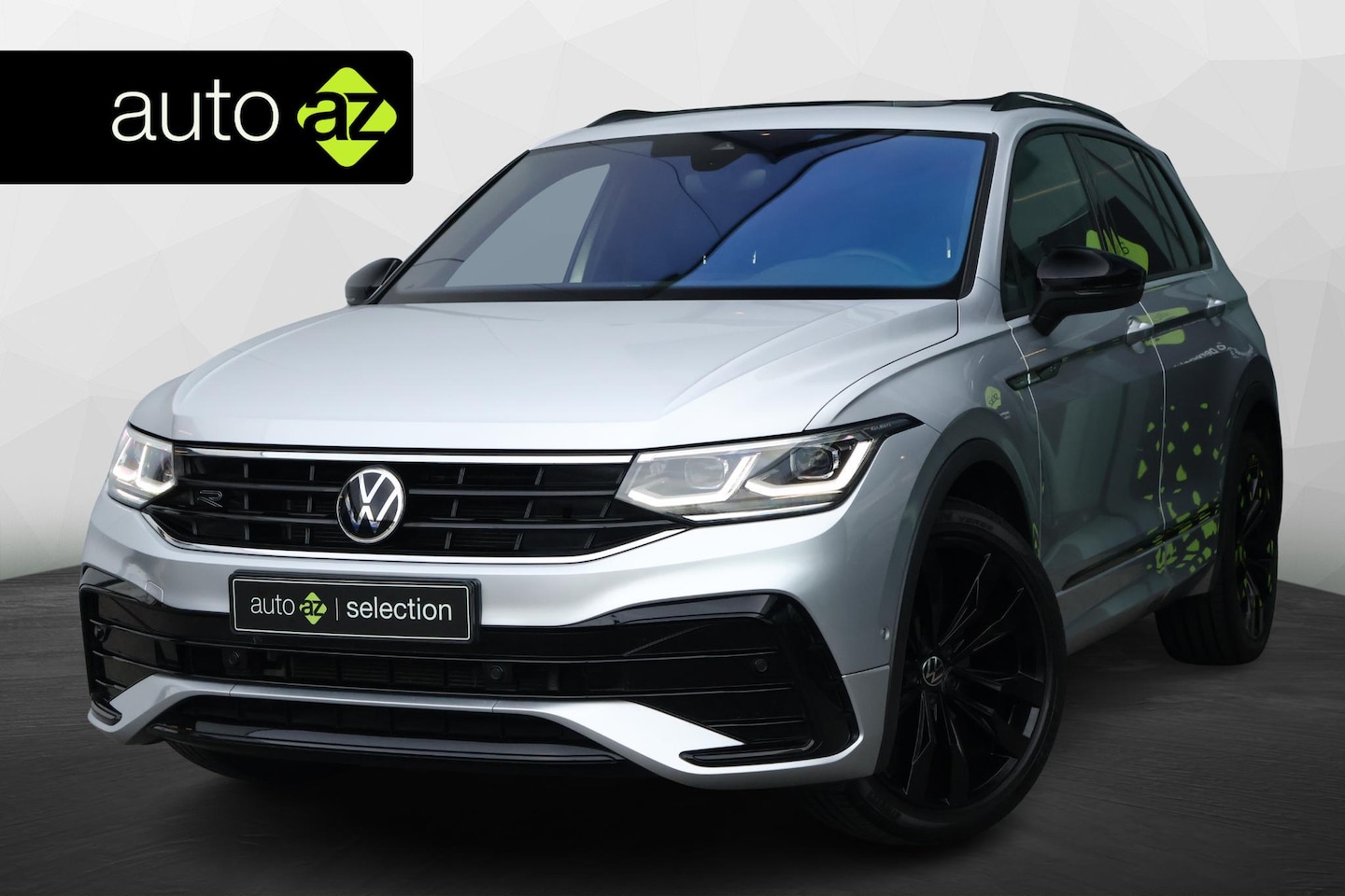 Volkswagen Tiguan - 1.5 TSI R-Line Business+ / Panorama / IQ.Light / Trekhaak - AutoWereld.nl