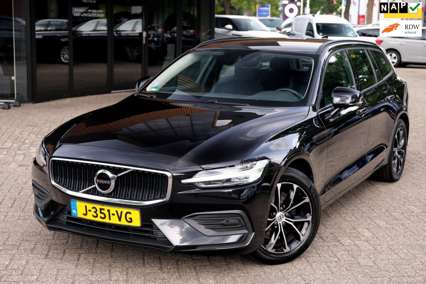 Volvo V60 - 2.0 B3 Momentum Advantage/ACC/PilotAssist/Trekhaak/BLIS/Stuurwielverwarming - AutoWereld.nl