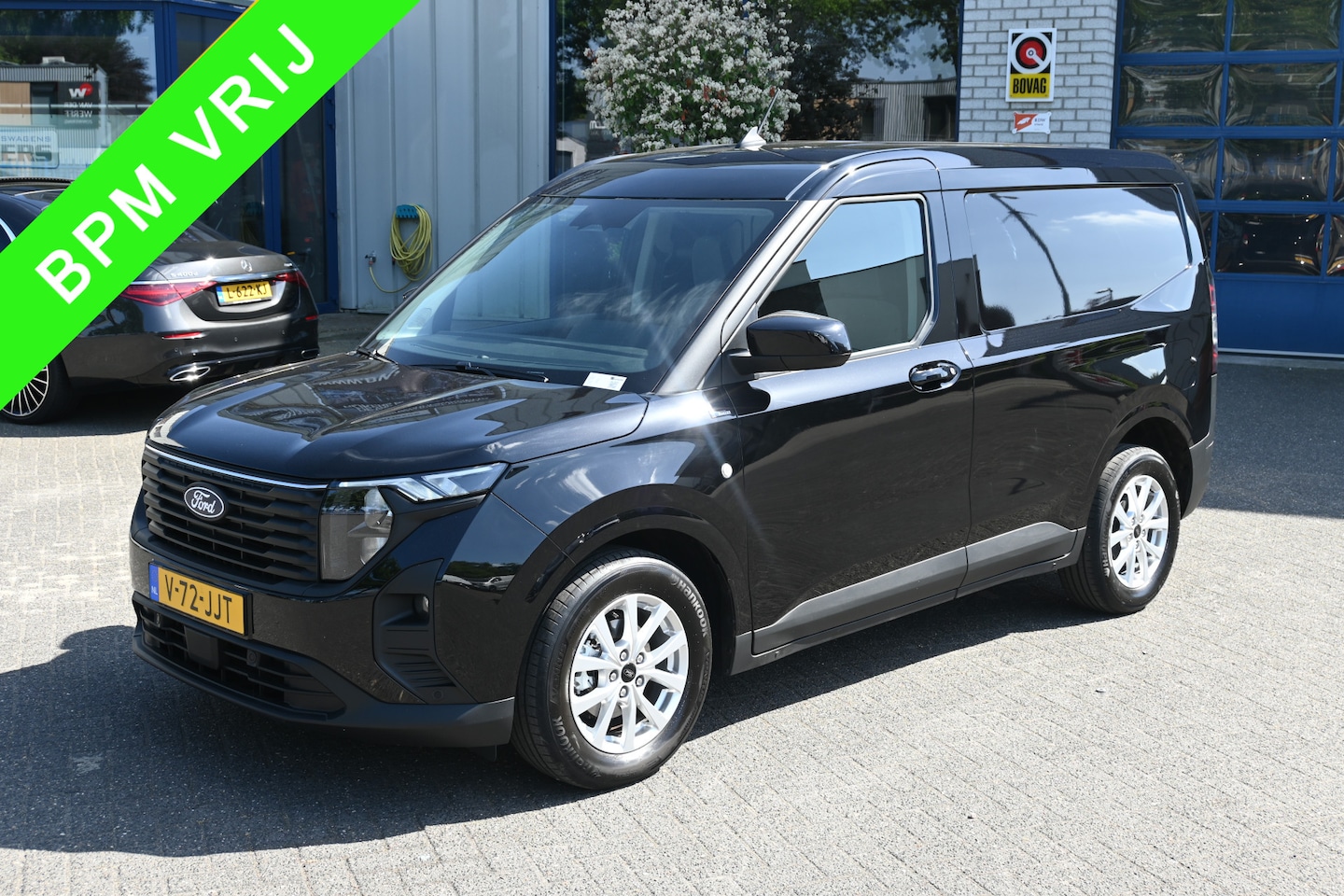 Ford Transit Courier - 1.0i EcoBoost Limited Adaptive cruise control, Navigatie met camera - AutoWereld.nl