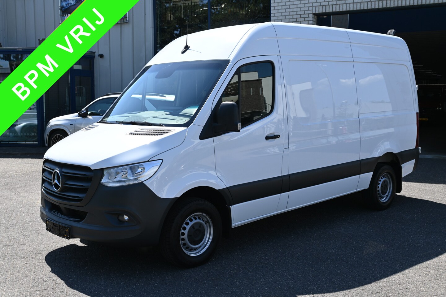 Mercedes-Benz Sprinter - 317 CDI L2H2 2800 kg trekhaak, MBUX navigatie met camera, Geveerde stoelen - AutoWereld.nl