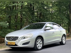 Volvo S60 - T3 Kinetic, Origineel NL, Navigatie, PDC, Trekhaak, Bluetooth, Climate Control, Cruise con