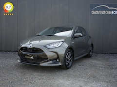 Toyota Yaris - 1.5 Hybrid Team D dealer onderh. / 1ste eigenaar / Camera / Keyless / 16'' LM velgen / LED