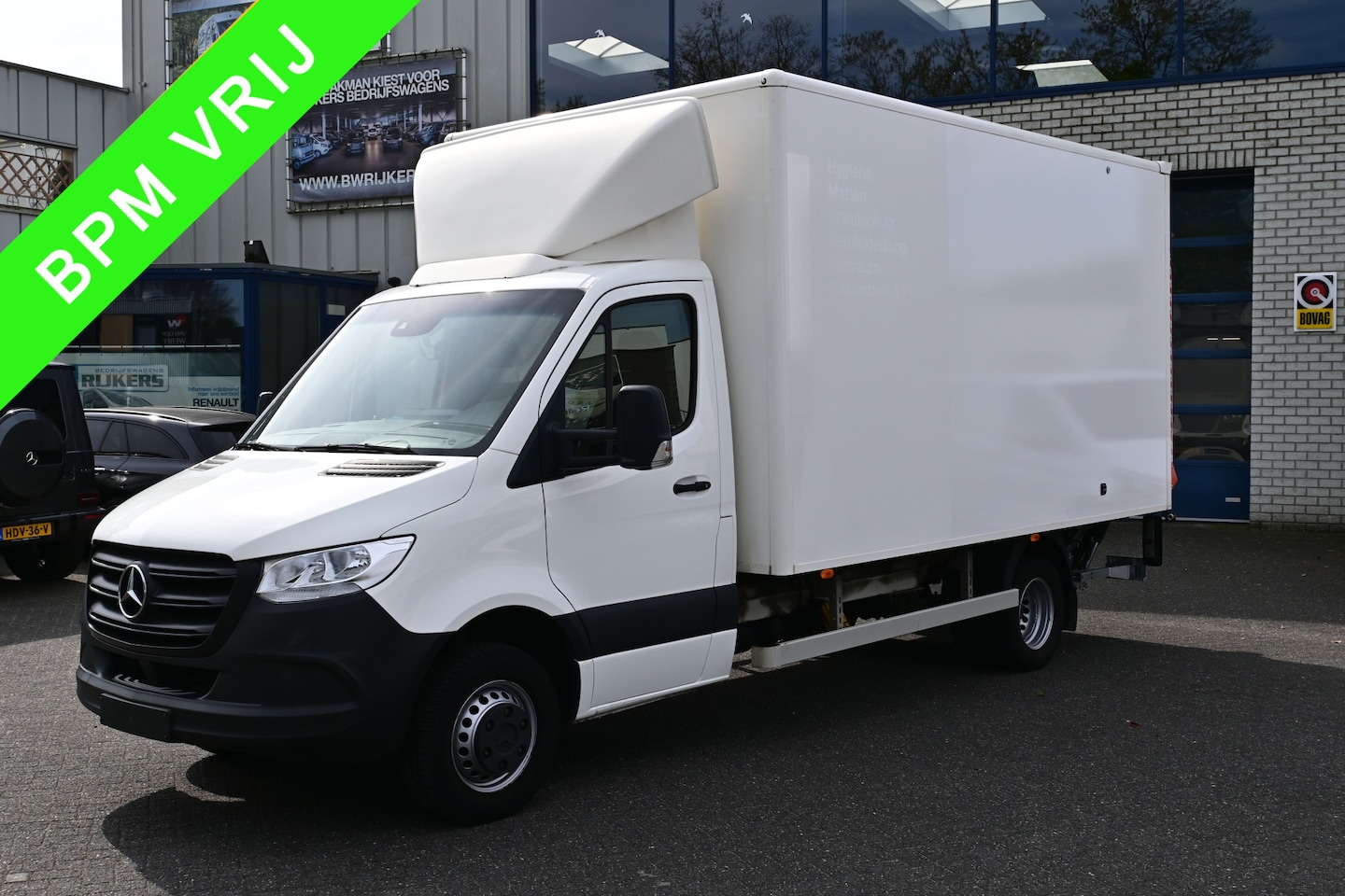 Mercedes-Benz Sprinter - 514 CDI Bakwagen met NIEUWE laadklep Airco, MBUX, Geveerde stoel, Stoelverwarming Nieuwe L - AutoWereld.nl