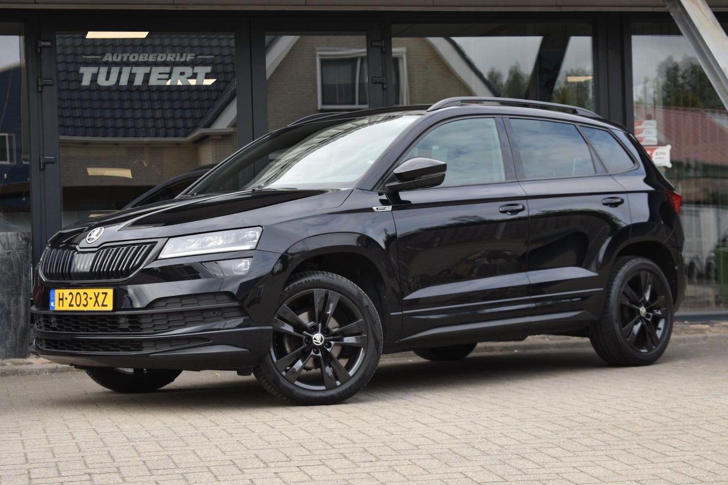 Skoda Karoq - 1.5 TSI ACT Sportline | TREKHAAK | CAMERA | NAP | VIRTUAL COCKPIT | APPLE CARPLAY | ANDROI - AutoWereld.nl