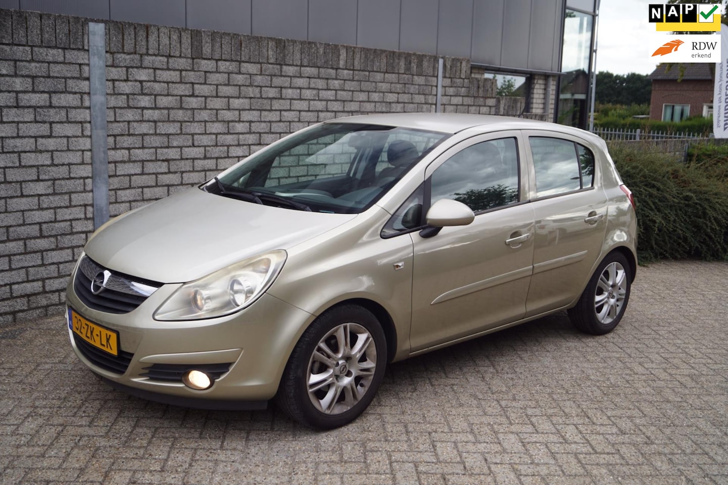 Opel Corsa - 1.2-16V Enjoy 5 Deurs Airco Stuurbekrachtiging CV Elektrische Ramen en Spiegels LMV NL Aut - AutoWereld.nl