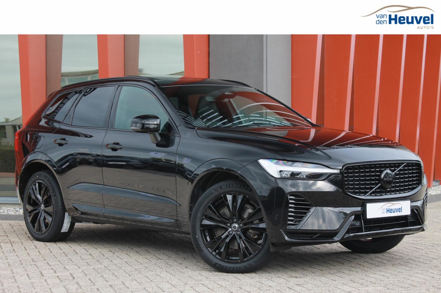 Volvo XC60 - T8 Recharge AWD Black Edition | Panoramadak | Stoelverwarming | Parkeercamera | 20 Inch | - AutoWereld.nl