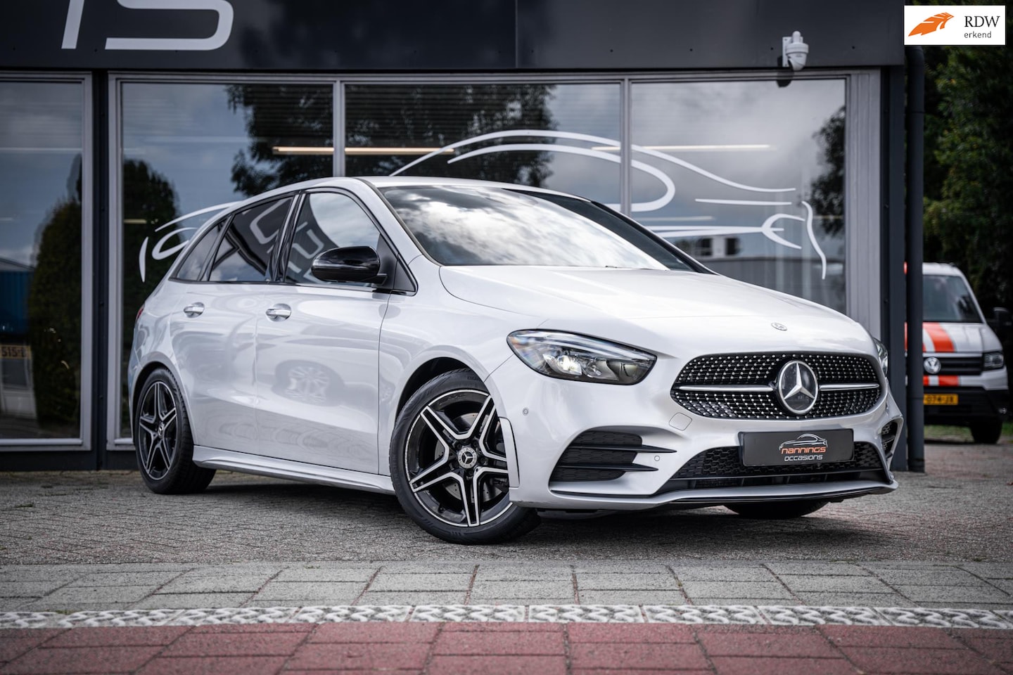 Mercedes-Benz B-klasse - 220 Launch Edition Premium Apple Carplay|Digital Dash|Trekh|Burmester|Ambiant Lightning|Ca - AutoWereld.nl