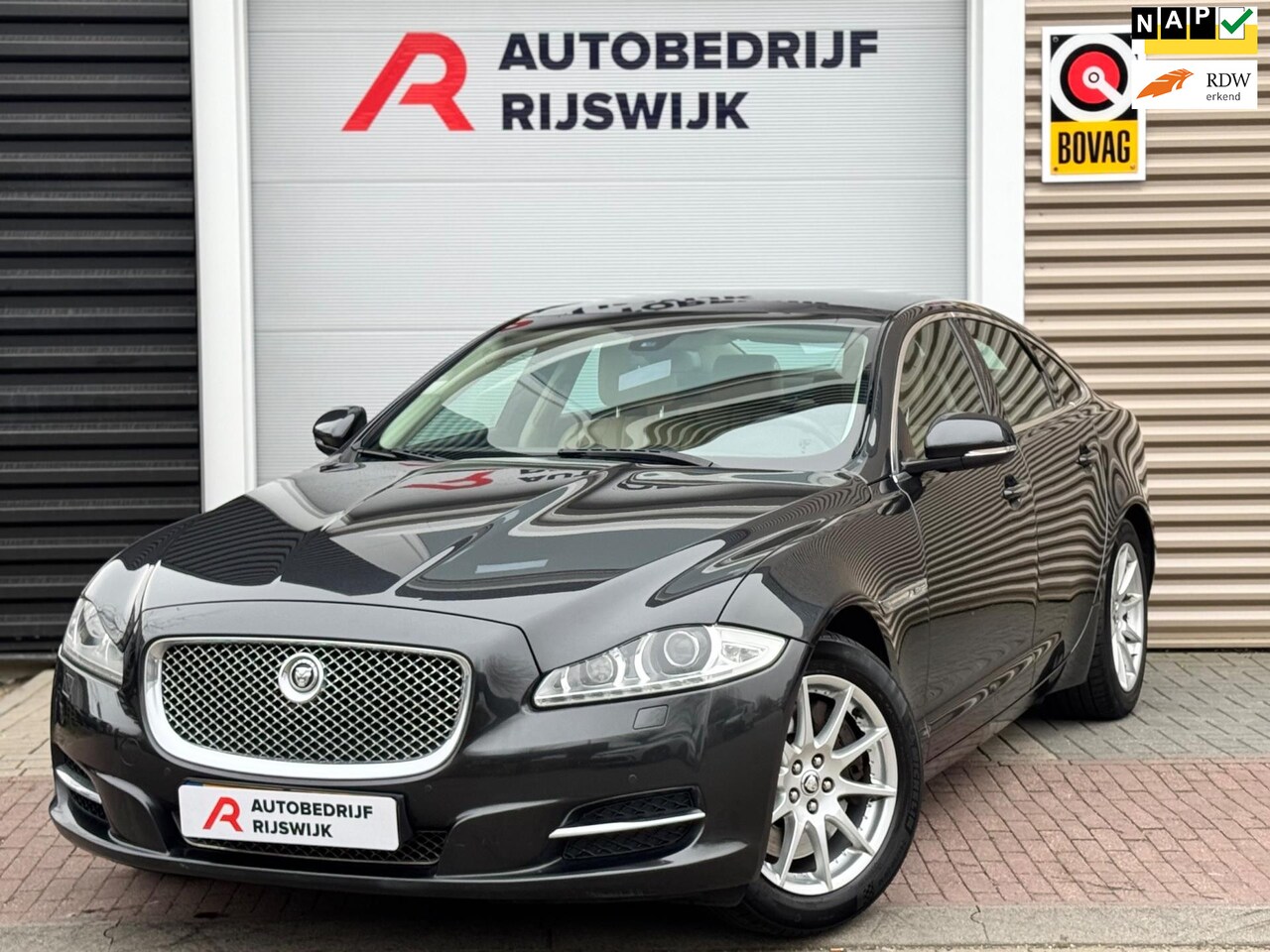 Jaguar XJ - 2.0 Premium Luxury Pano/Leer/Elektr.stoel - AutoWereld.nl