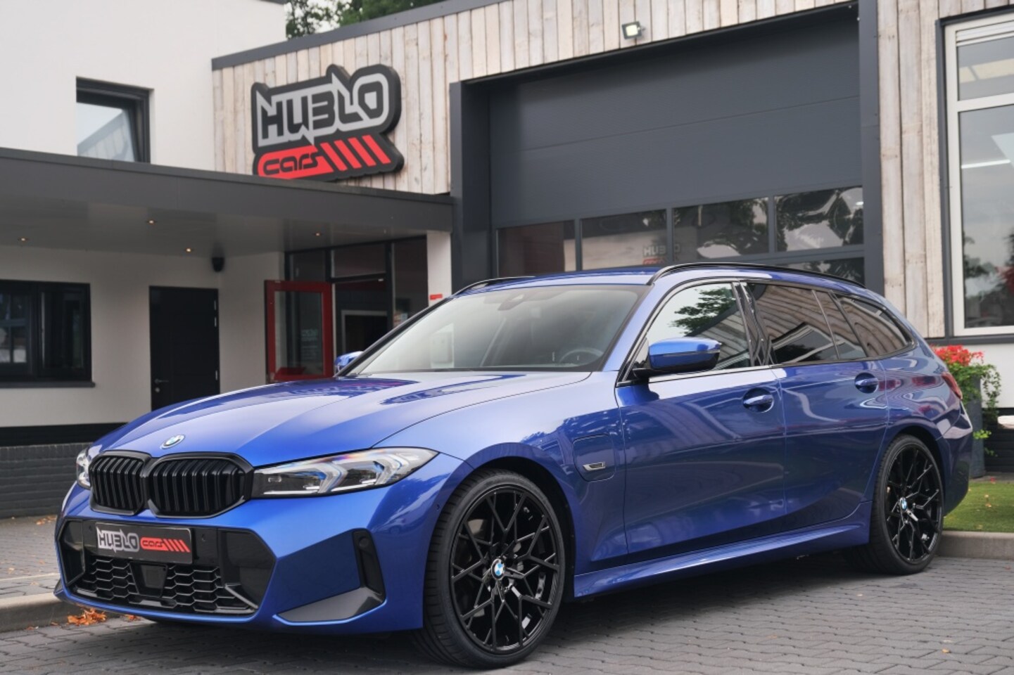 BMW 3-serie Touring - 330e M-Sport Facelift model - AutoWereld.nl