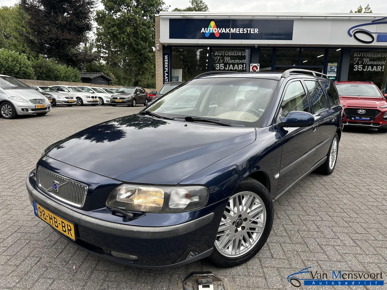 Volvo V70 - 2.4T 200PK Automaat Comfort Line Leder|Cruise|Trekhaak|Allseason - AutoWereld.nl