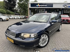 Volvo V70 - 2.4T 200PK Automaat Comfort Line Leder|Cruise|Trekhaak|Allseason