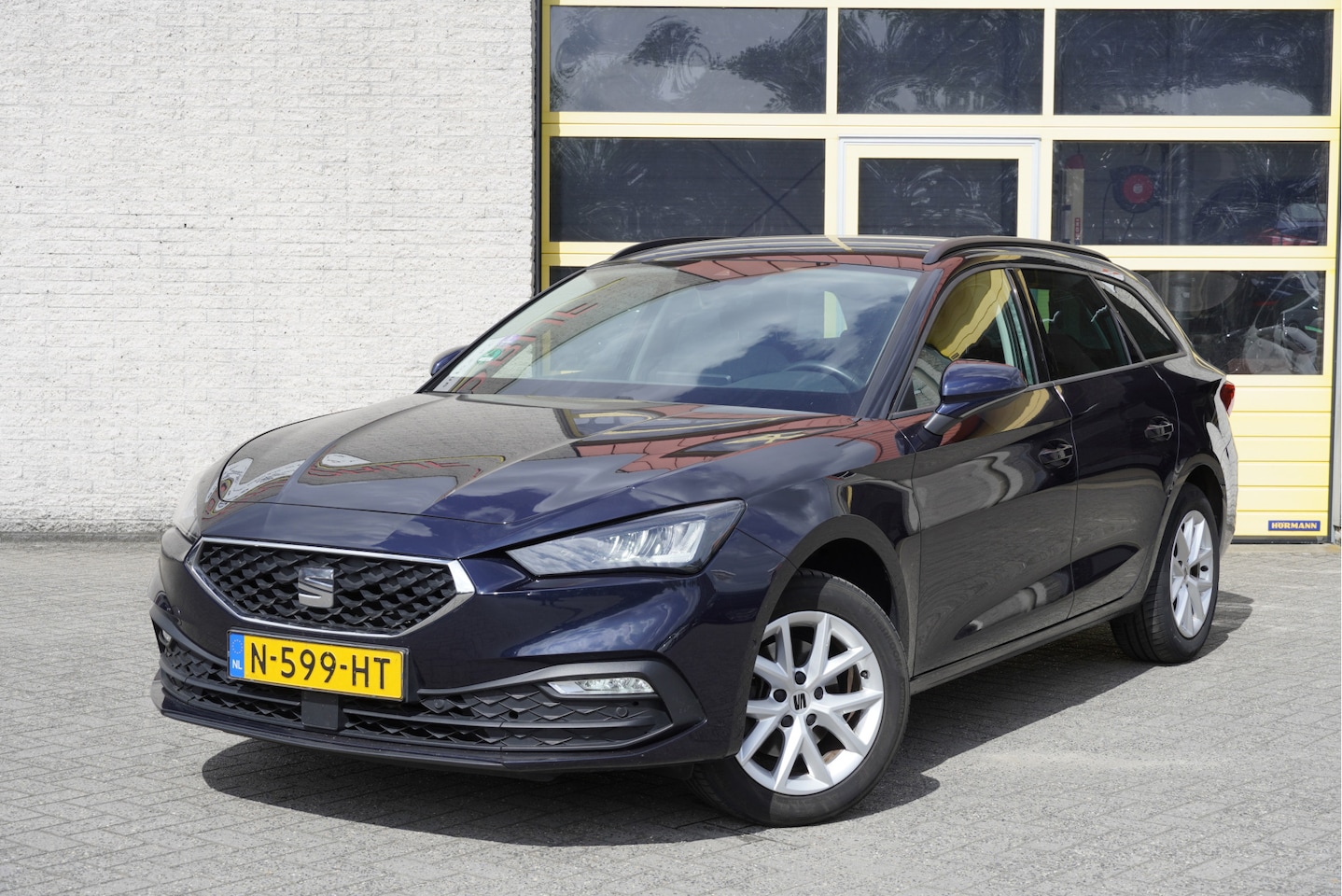 SEAT Leon Sportstourer - 1.0 eTSI Automaat! Style Business Intense BJ2021 Lmv 16" | Led | Pdc | Navi | Elek. trekha - AutoWereld.nl
