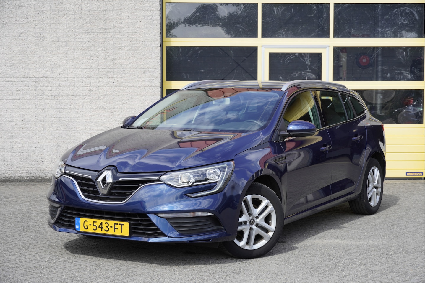 Renault Mégane Estate - 1.5 Blue dCi Zen BJ2019 Led | Pdc | Navi | Climate control | Cruise control | Getint glas - AutoWereld.nl