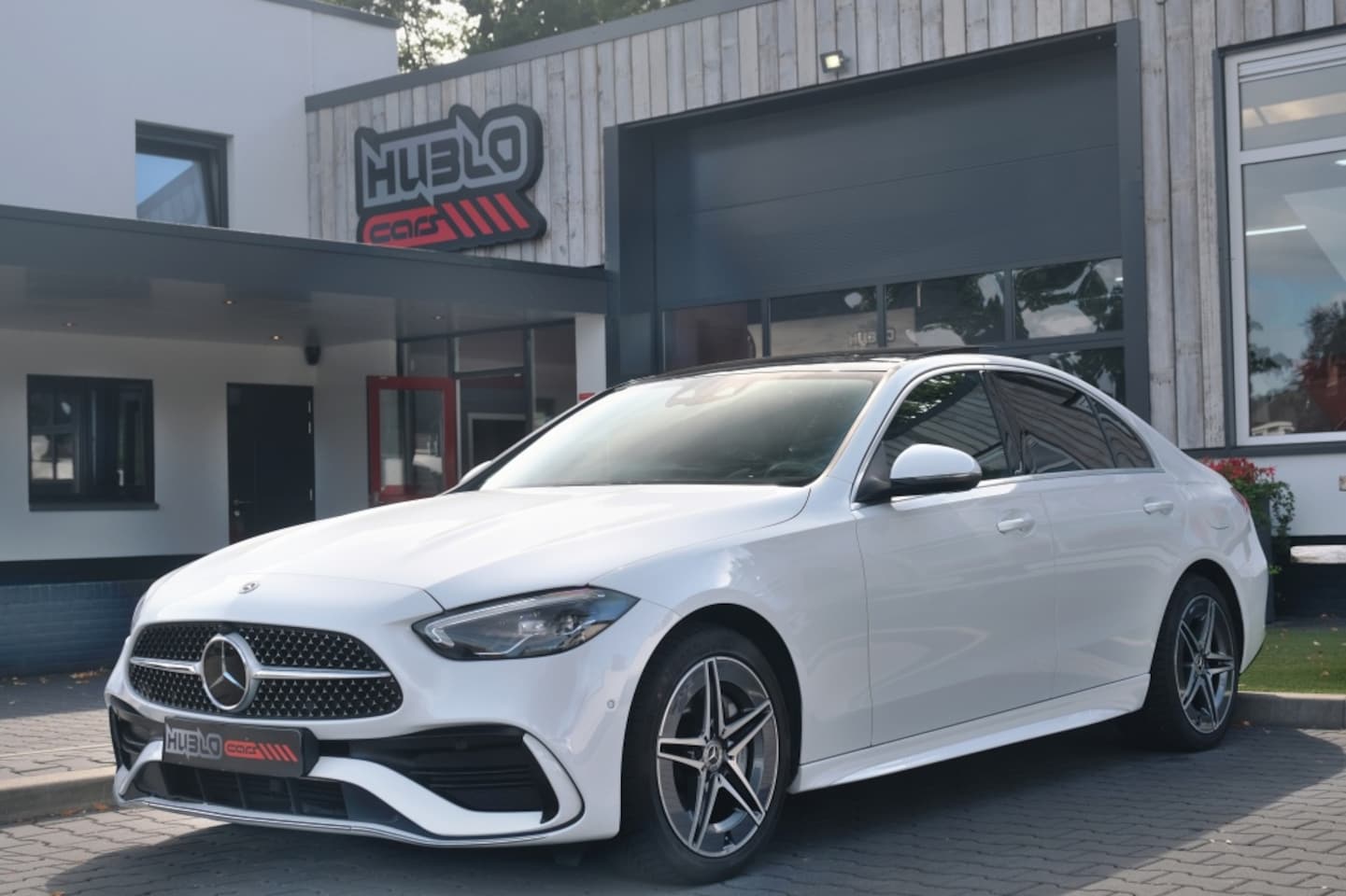 Mercedes-Benz C-klasse - 300 e AMG Line Pano, Nieuw Accupakket! - AutoWereld.nl