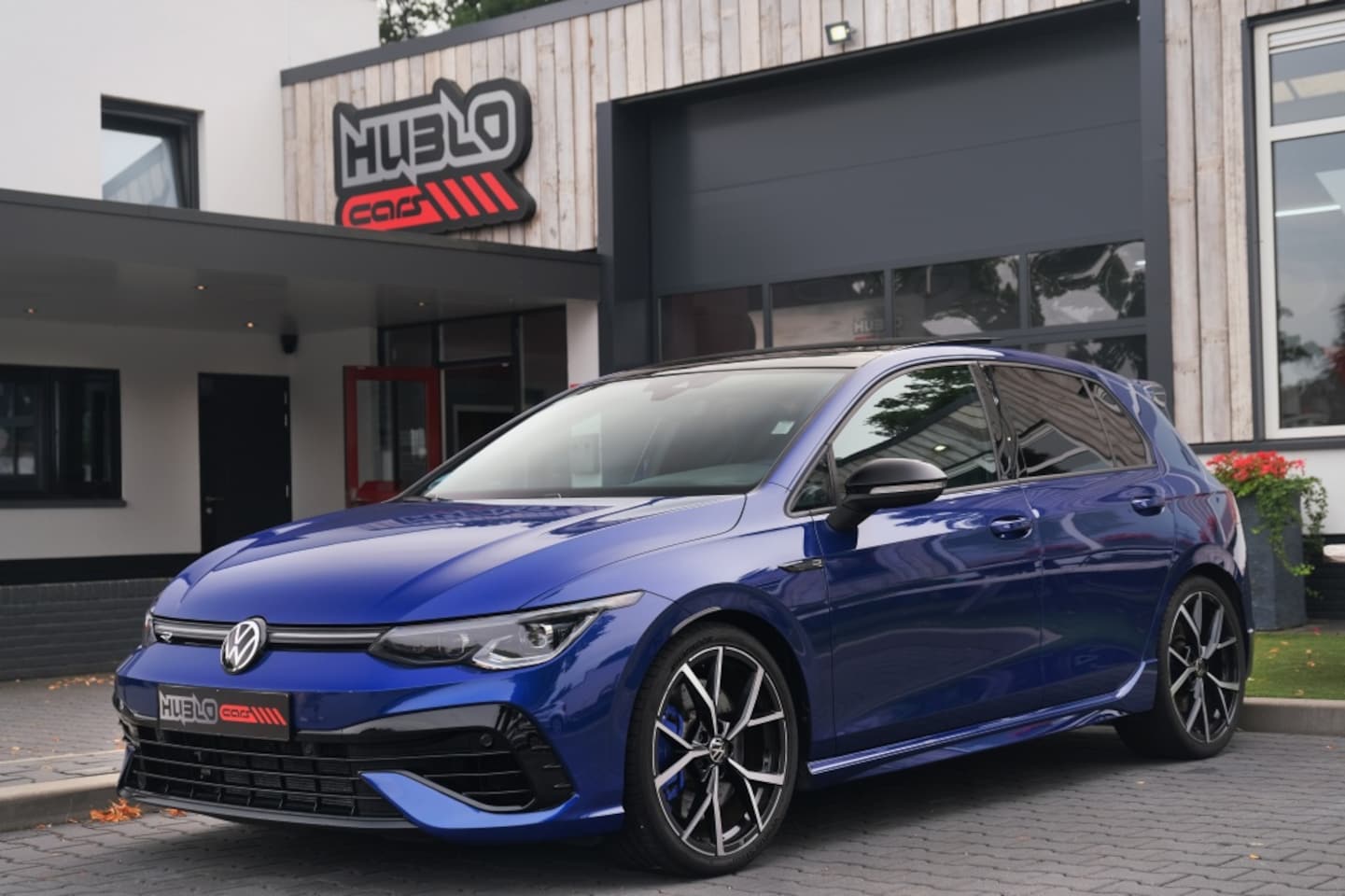 Volkswagen Golf - 2.0 TSI R 4Motion Pano, Akra - AutoWereld.nl