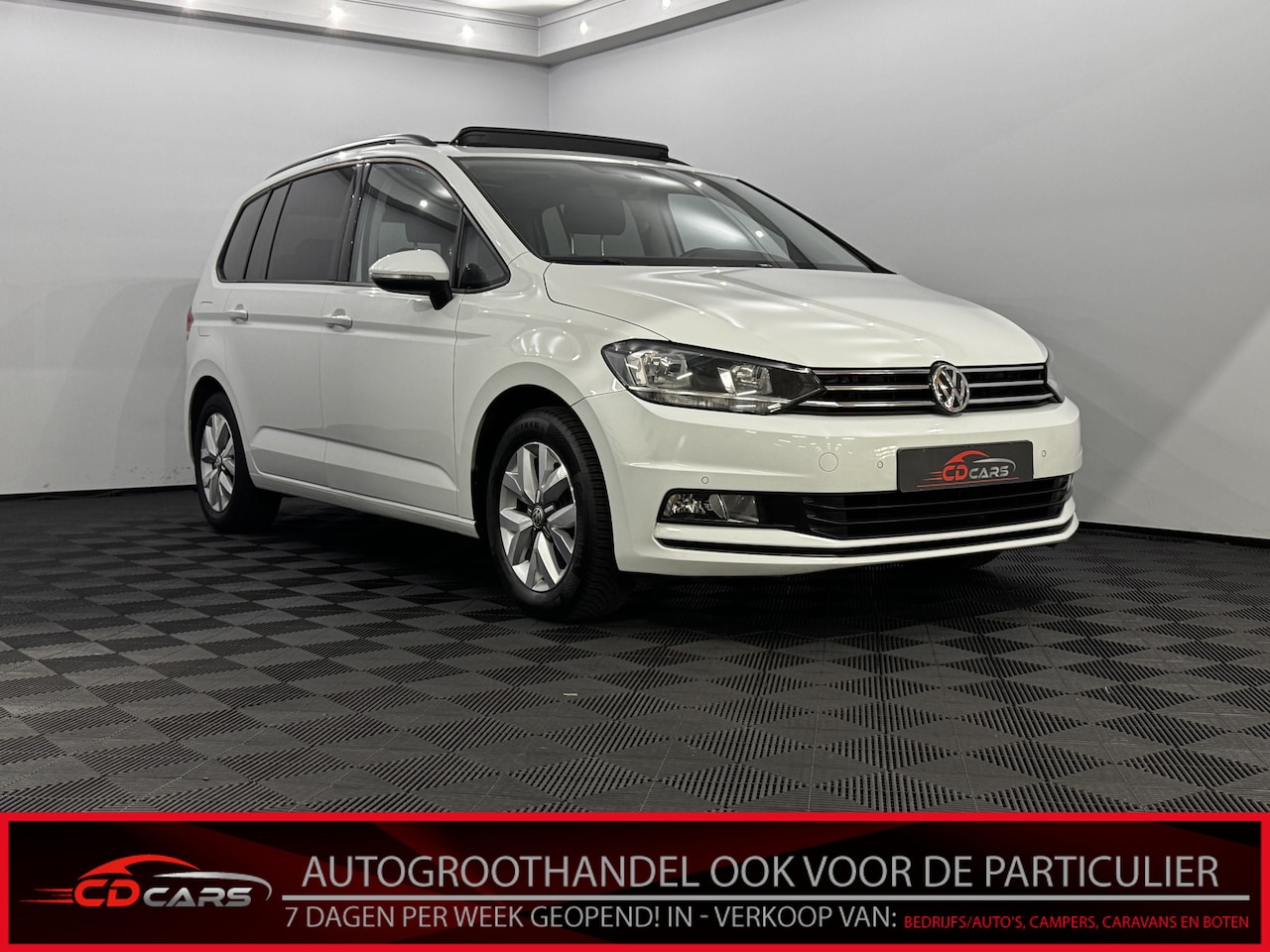 Volkswagen Touran - 1.2 TSI Comfortline 7p Pano, Navi, Parkeersensoren, Cruise control, Clima, Lichtmetalen ve - AutoWereld.nl