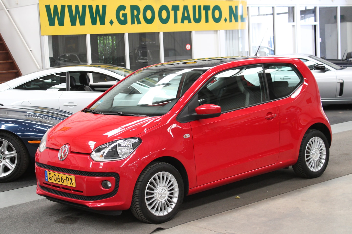 Volkswagen Up! - 1.0 high up! Elektr. Panoramadak, Airco, Stuurbekrachtiging - AutoWereld.nl