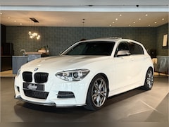 BMW 1-serie - M135i xDrive Exe I Camera I Sch.Dak I VOL