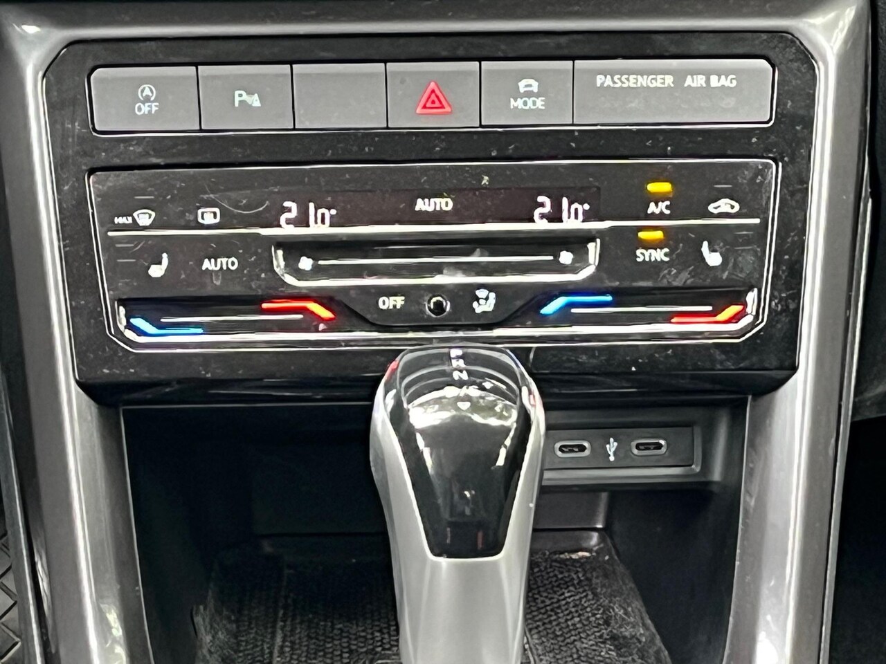 Volkswagen T-Cross - 1.5 TSI DSG Style | TREKHAAK | CLIMA | APPLE CAR PLAY - AutoWereld.nl