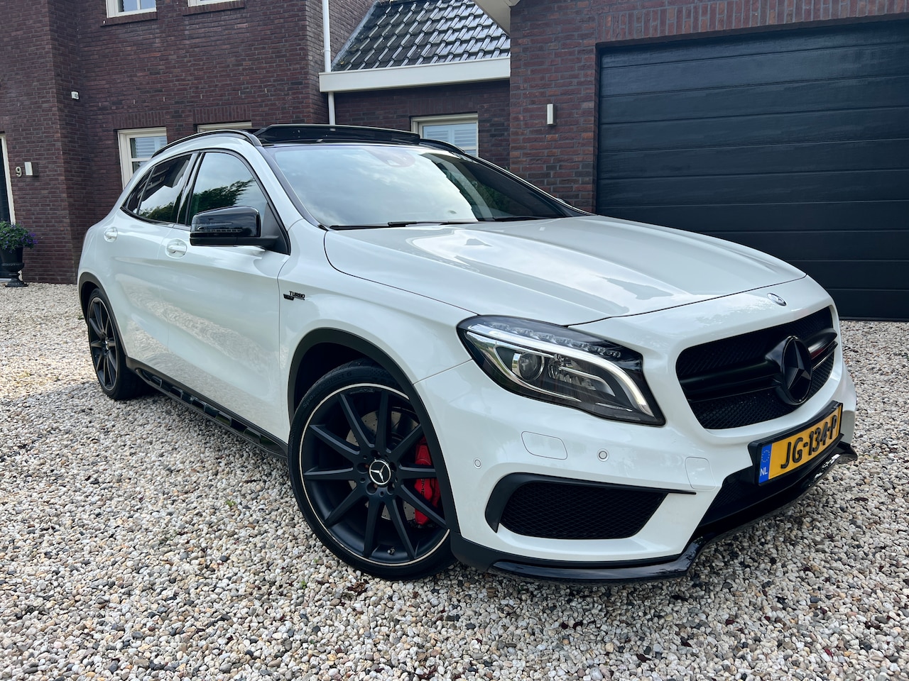 Mercedes-Benz GLA-Klasse - 45 AMG 4Matic Edition 1 in top conditie met nieuwe grote beurt, apk, accu en volledig gepoetst - AutoWereld.nl