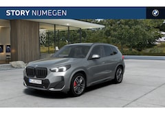 BMW X1 - xDrive23i High Executive M Sport Automaat / Panoramadak / Trekhaak / Sportstoelen / Stoelv