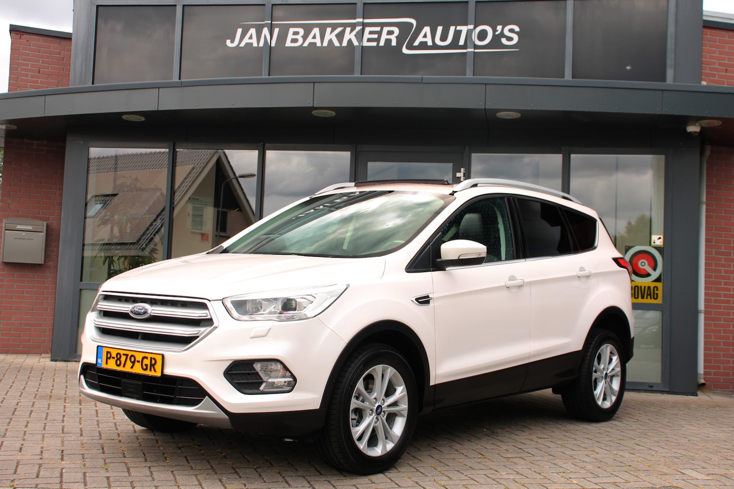 Ford Kuga - 1.5 Ecoboost automaat Titanium | Half Leer | CarPlay / Android auto | Winter pakket - AutoWereld.nl