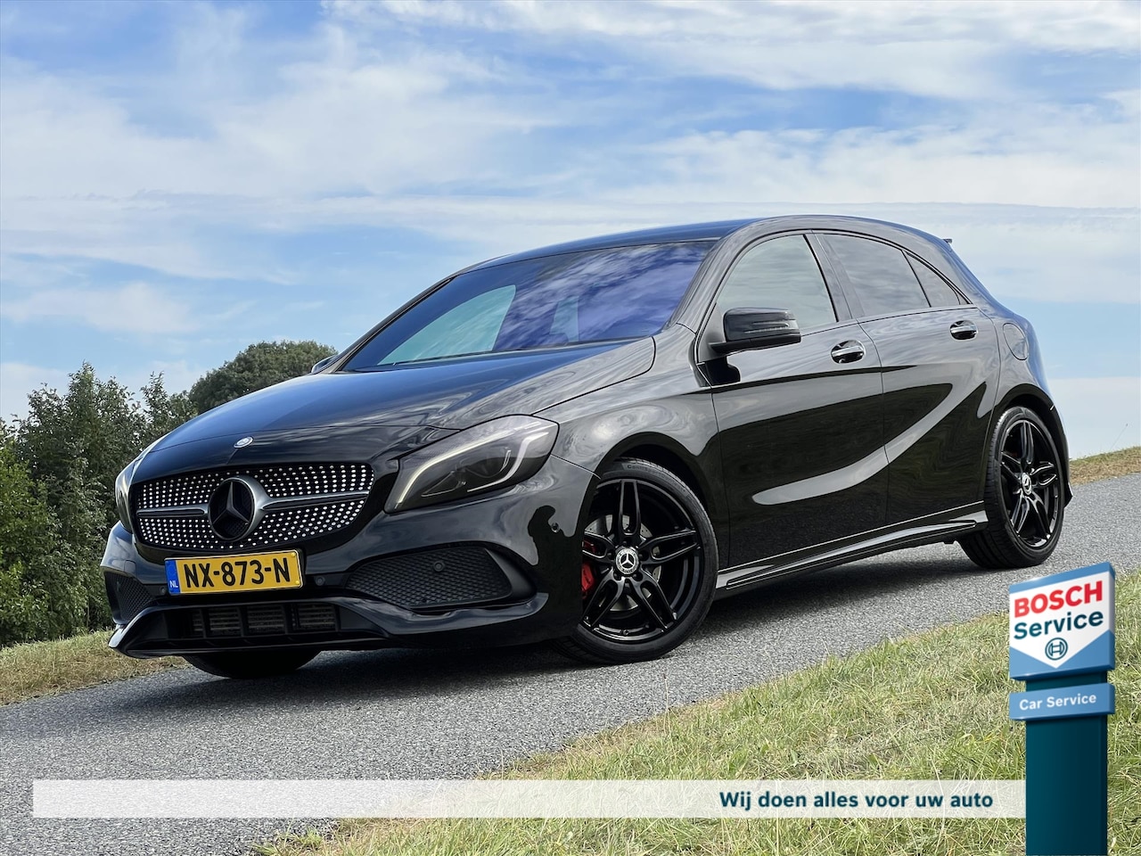 Mercedes-Benz A-klasse - A180 AMG Line 185PK / Org NL / Scorpion Exhaust / Leder / Keyless / Dealer Ondr / Led / Ca - AutoWereld.nl