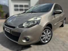 Renault Clio - 1.2 Authentique 1E EIGENAAR / 4-SEIZOENENBANDEN / AIRCO / NL AUTO MET WEING KM'S / CENTR.