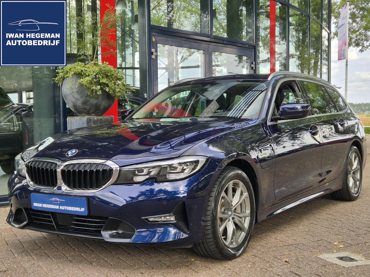 BMW 3-serie Touring - 330e Sport Line | Navigatie | Wegkl. Trekhaak | Climate Control | Cruise Control | LM Velg - AutoWereld.nl