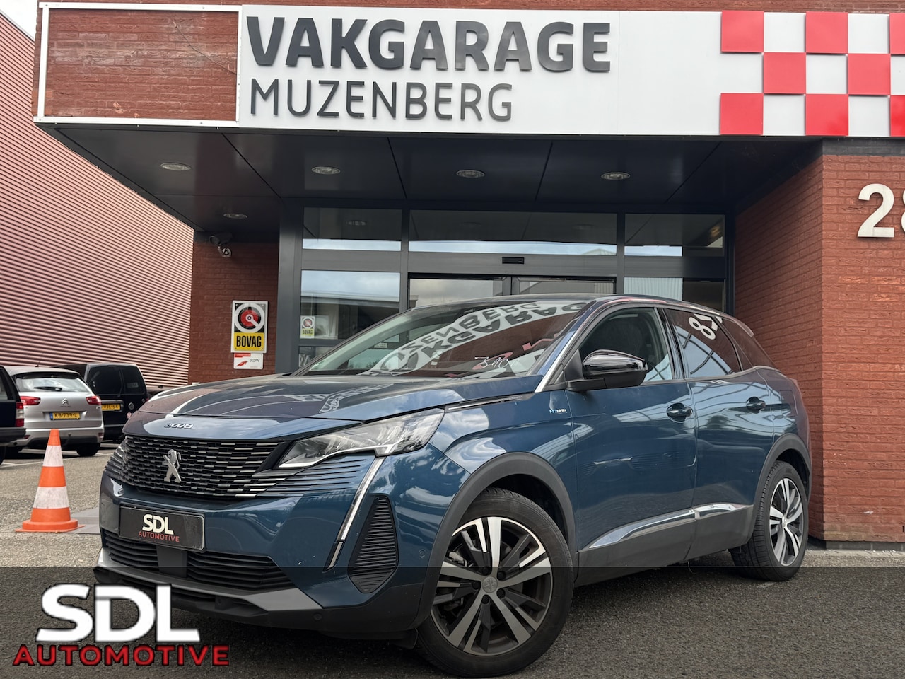 Peugeot 3008 - 1.6 HYbrid 225 Allure // NAVI // CLIMA // CRUISE // STOELVERWARMING // DAB RADIO // - AutoWereld.nl