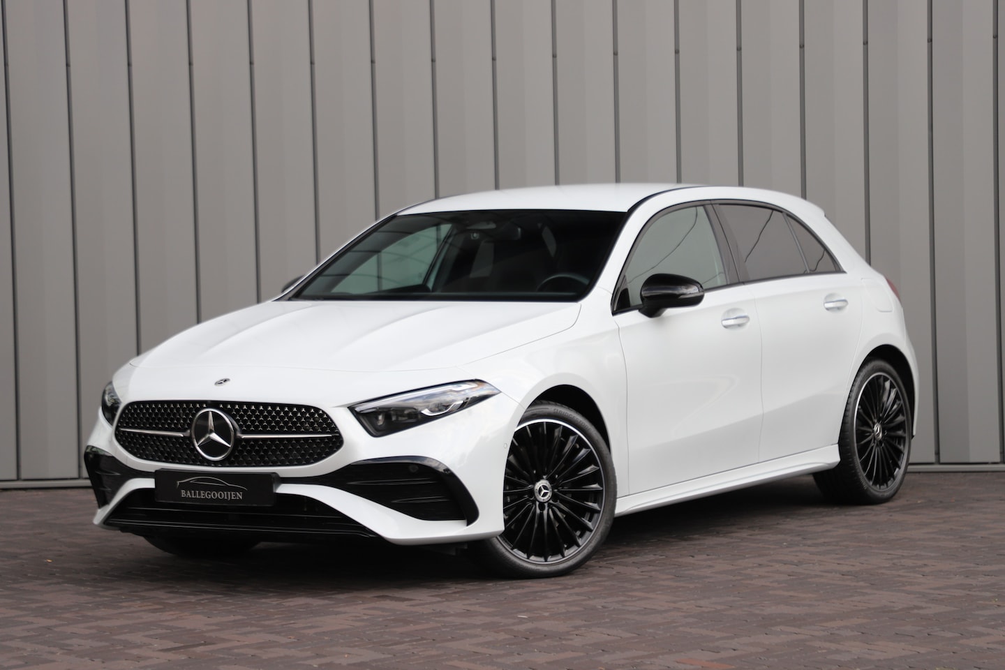 Mercedes-Benz A-klasse - 250 e AMG Aut8 | 218PK | Sfeerverlichting | Keyles-go | Stuurwielverwarming | Multi-beam | - AutoWereld.nl