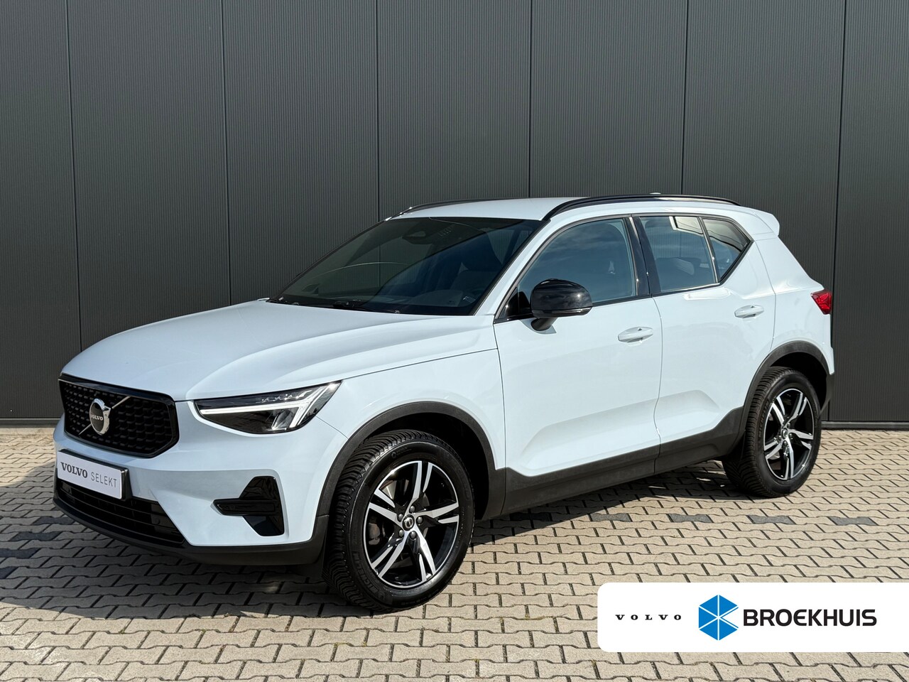 Volvo XC40 - 2.0 B4 Plus Dark | Trekhaak | Stoel en stuurwielverwarming | Adaptieve Cruise Control | Ca - AutoWereld.nl