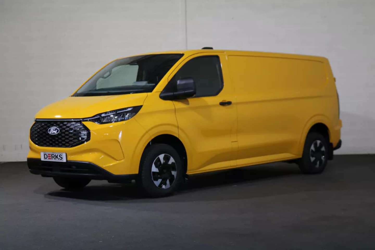 Ford Transit Custom - E-Transit 340 L2 H1 Trend 65 kWh (direct leverbaar) - AutoWereld.nl