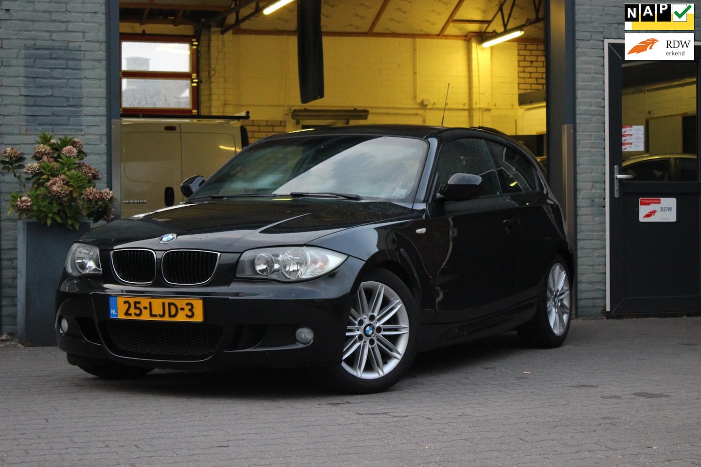 BMW 1-serie - 116i Business Line Sport| Volledig M-Sport - AutoWereld.nl
