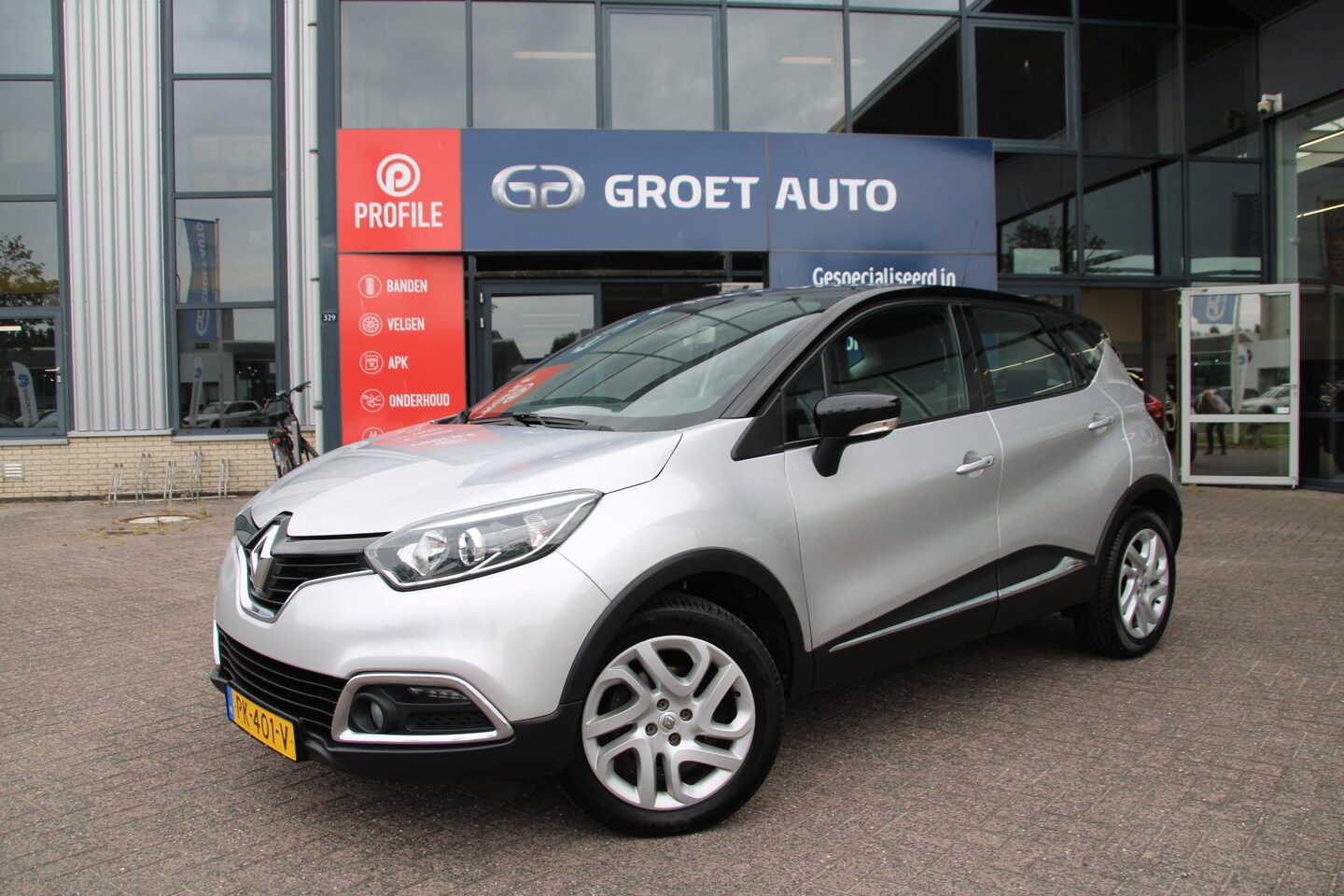Renault Captur - 1.2 TCe 120pk Dynamique EDC Automaat Airco Navi Camera Trekhaak 1200kg - AutoWereld.nl