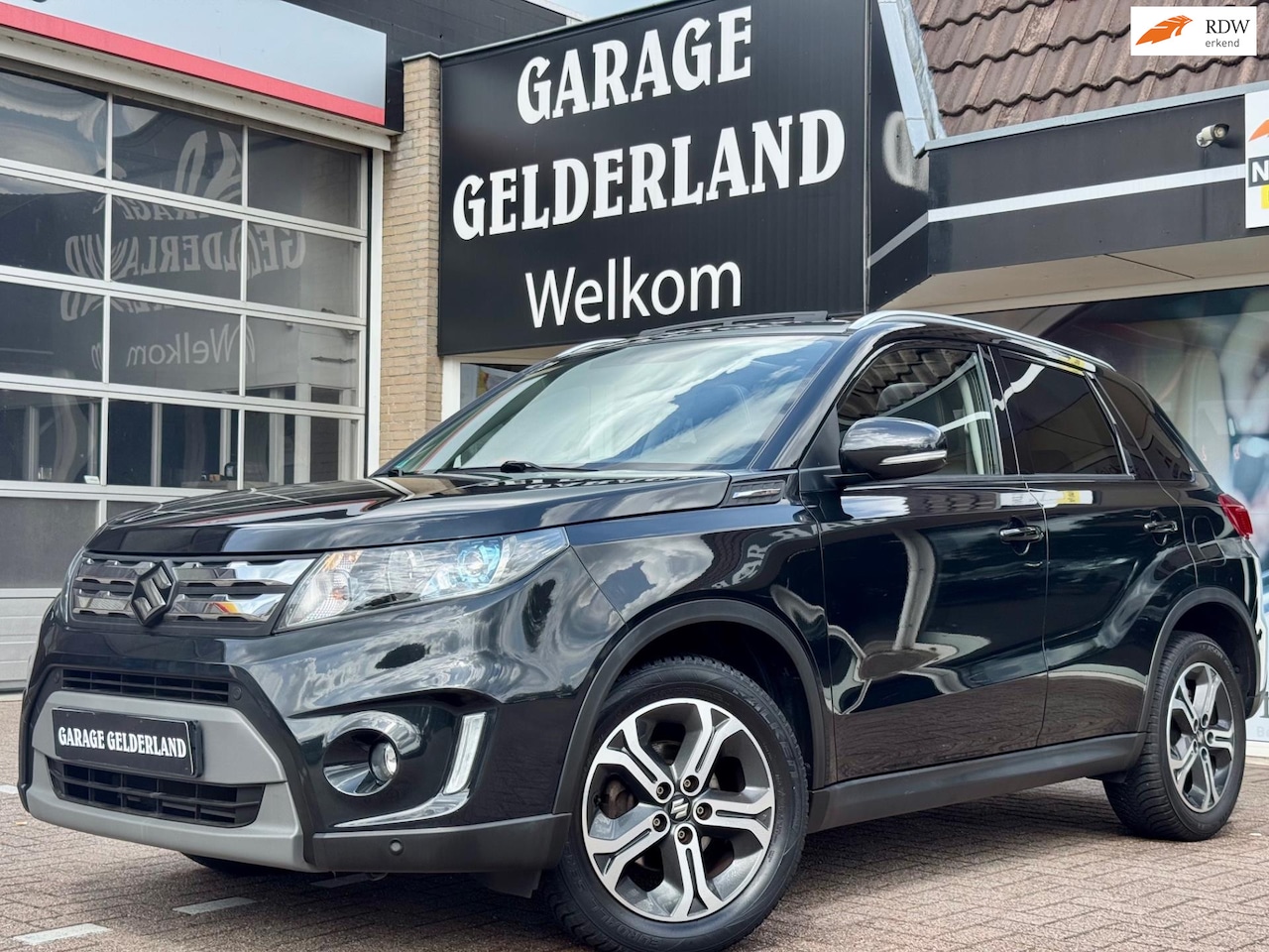 Suzuki Vitara - High Executive | Pano | Leder/Alcantara | Navi | Camera | Bi-Xenon | Iso | Full-option! - AutoWereld.nl