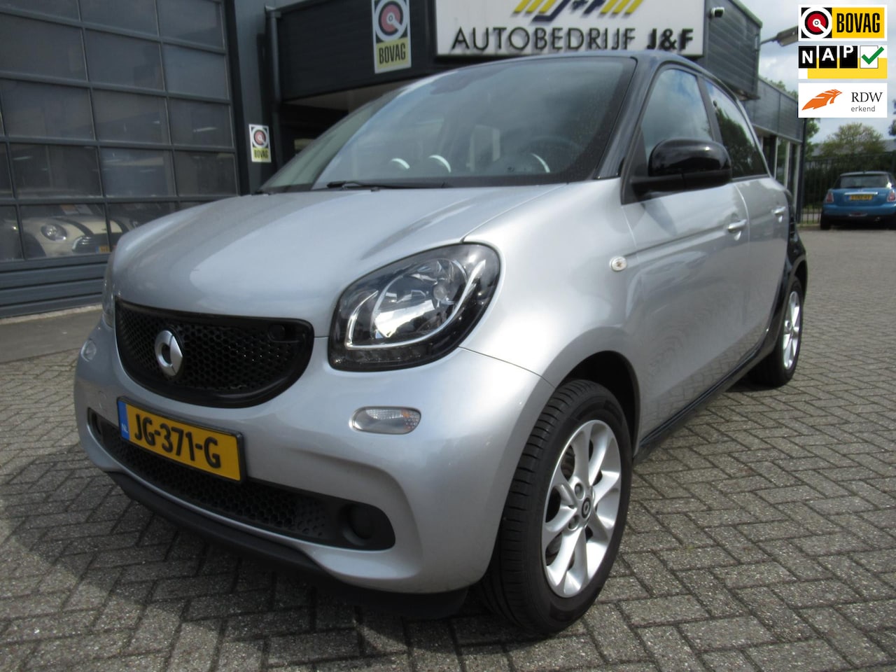 Smart Forfour - 1.0 Passion / Airco / Cruise Control / Lichtmetalen velgen - AutoWereld.nl
