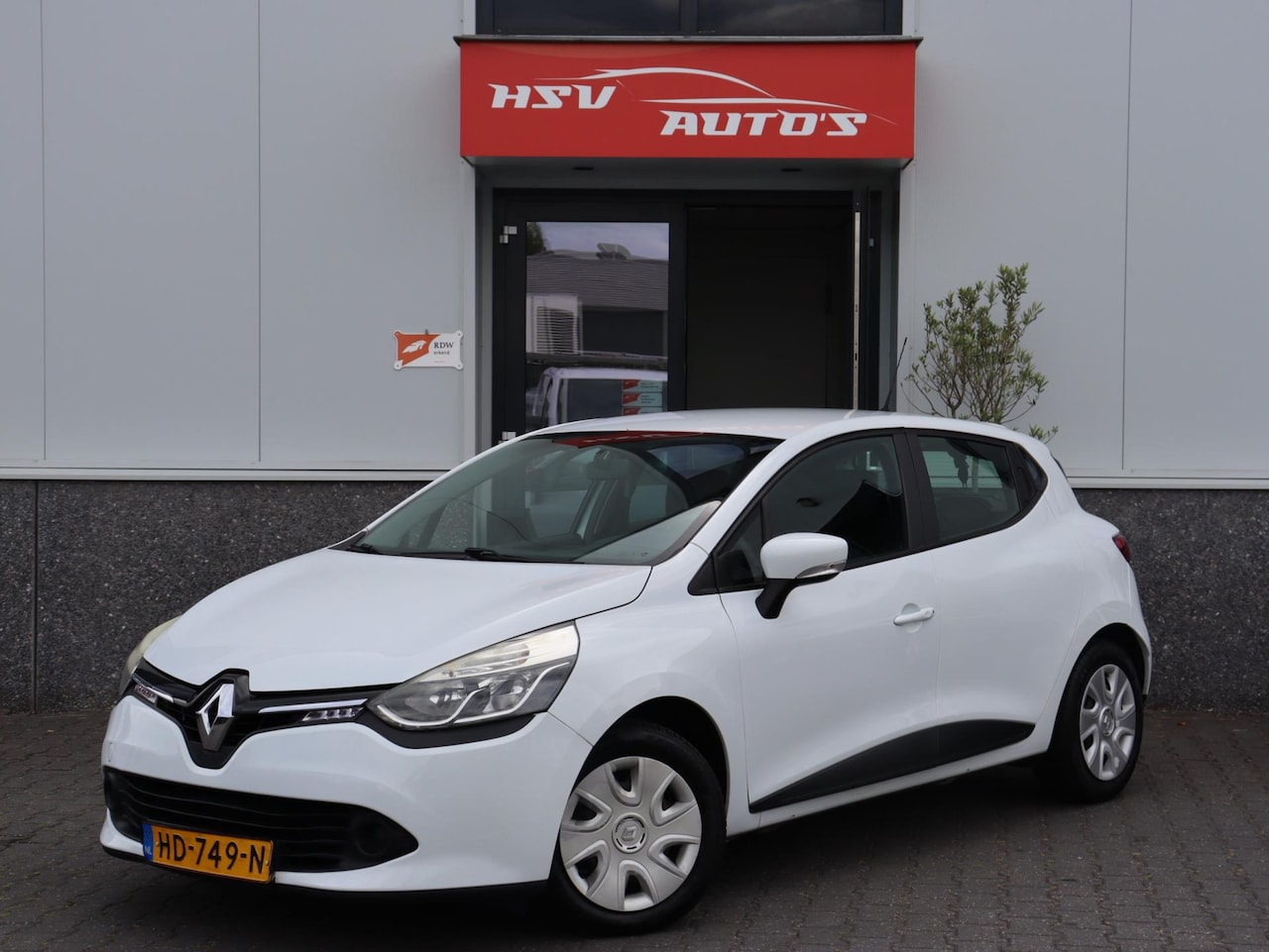 Renault Clio - 0.9 TCe Expression airco 4-deurs org NL - AutoWereld.nl