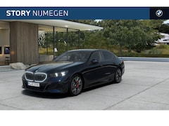 BMW i5 - eDrive40 M Sport Edition 84 kWh / Panoramadak / Adaptieve LED / Verwarmd stuurwiel / Bower