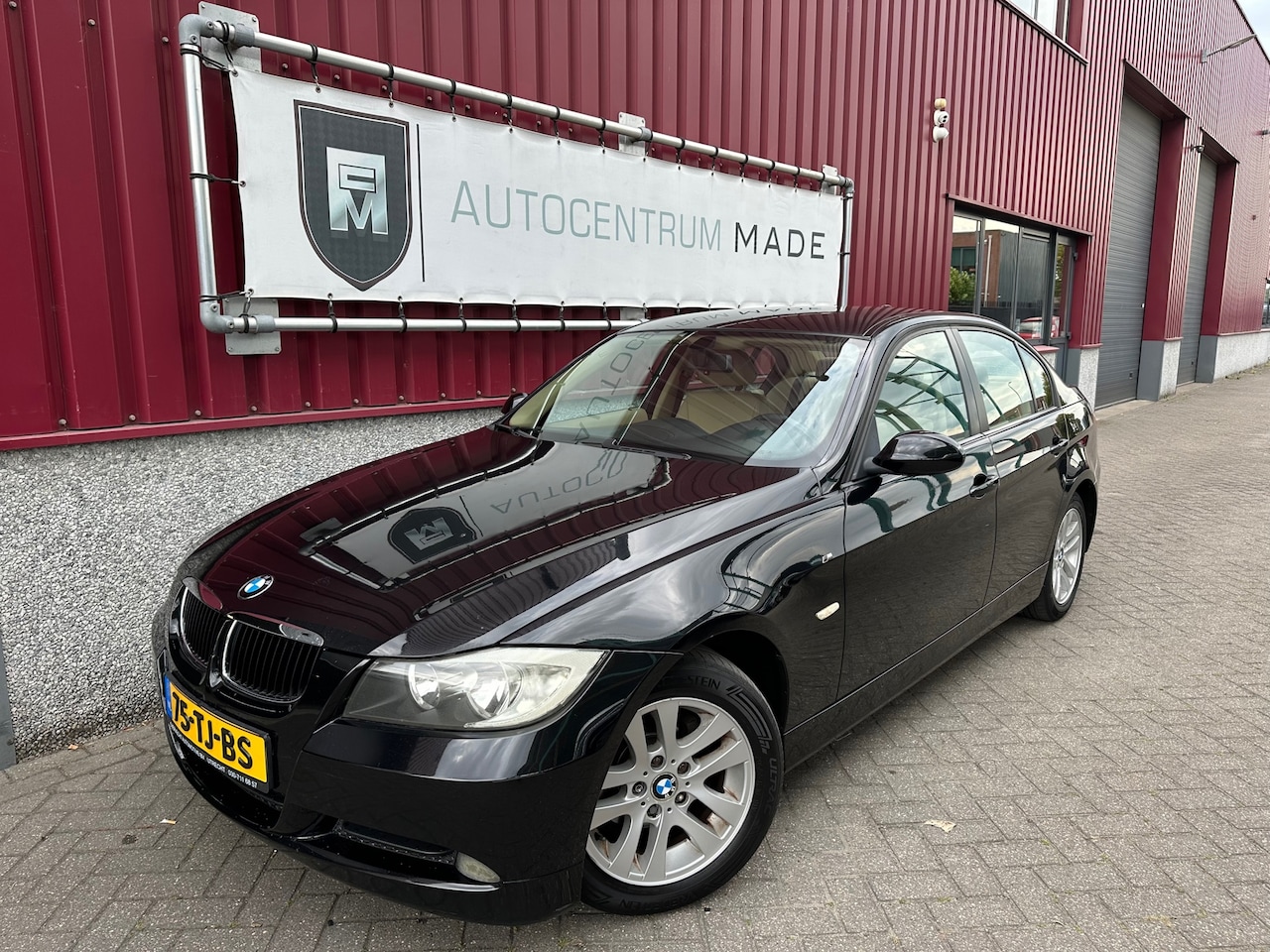 BMW 3-serie - 318i Business Line // Navi // Clima // Cruise control // Leder - AutoWereld.nl