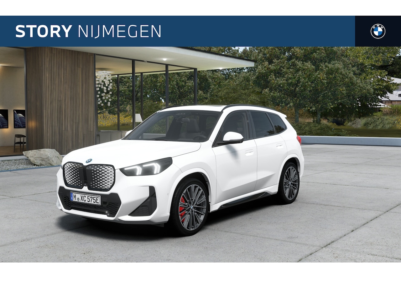 BMW iX1 - eDrive20 67 kWh M Sport / Panoramadak / Trekhaak / Sportstoelen / Stoelverwarming / Parkin - AutoWereld.nl