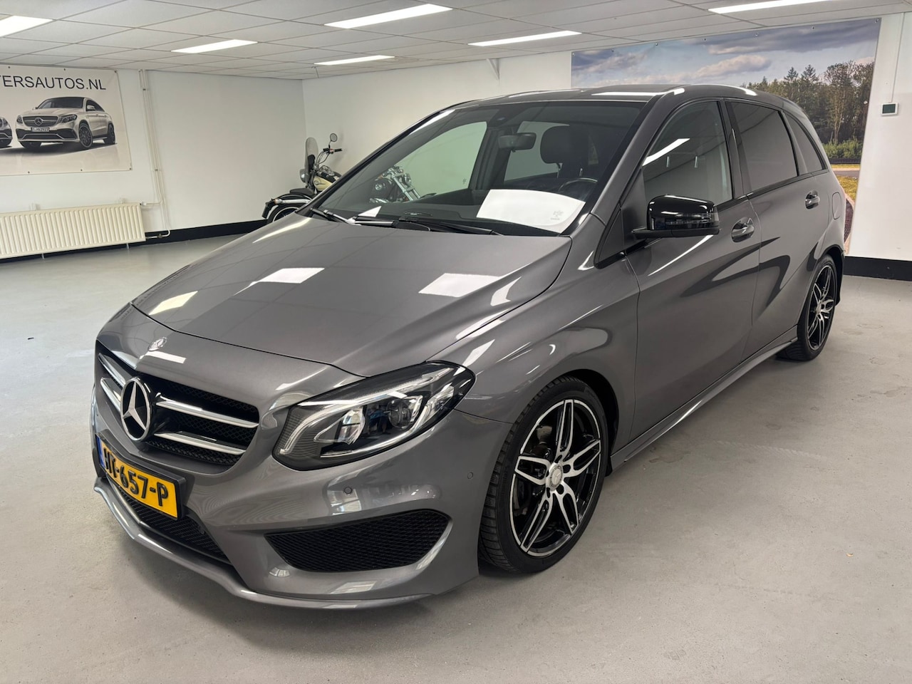 Mercedes-Benz B-klasse - 180 AMG Night Edition NL AUTO NAP Nieuwe Banden Plus Navi Led Parctronic - AutoWereld.nl