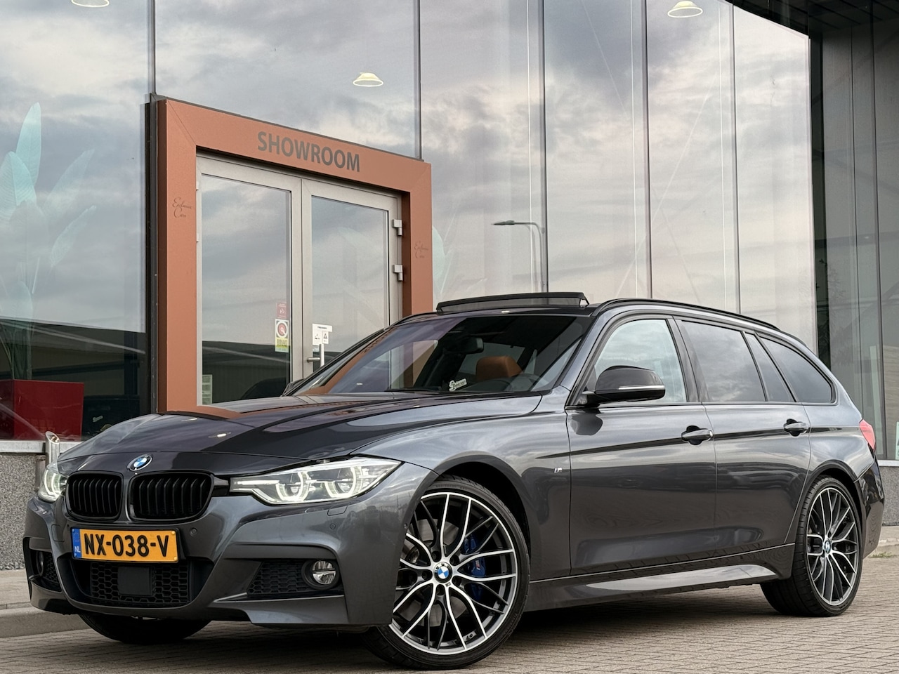 BMW 3-serie Touring - 335d xDrive M-Sport | Pano | Leder | 360 | ACC | Head Up - AutoWereld.nl
