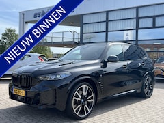 BMW X5 - xDrive50e M-Sport Trekhaak Panoramadak Head-Up Display 360 Camera 22 Inch Velgen Luchtveri