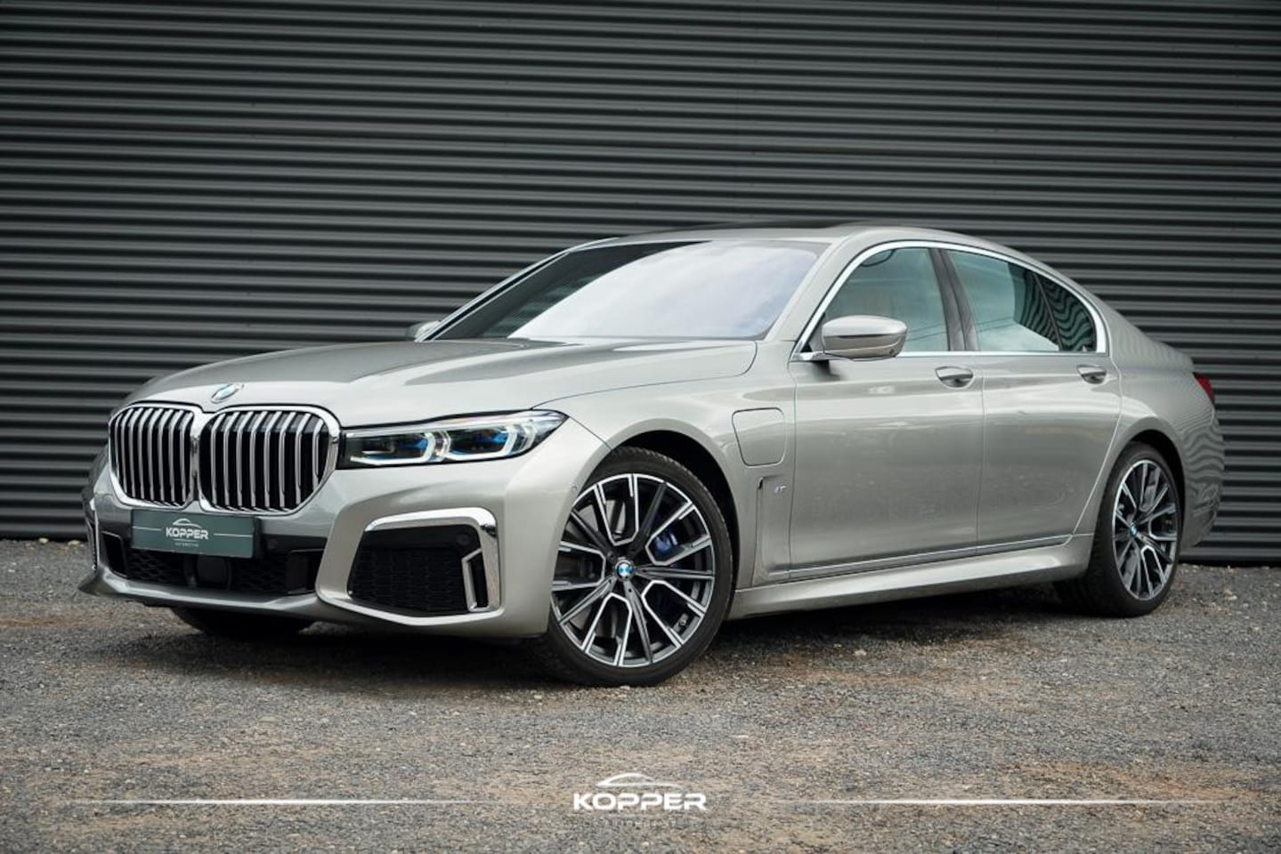 BMW 7-serie - 745e High Executive / M-Sport / Schuifdak / NL Auto / Nieuwe Accu - AutoWereld.nl