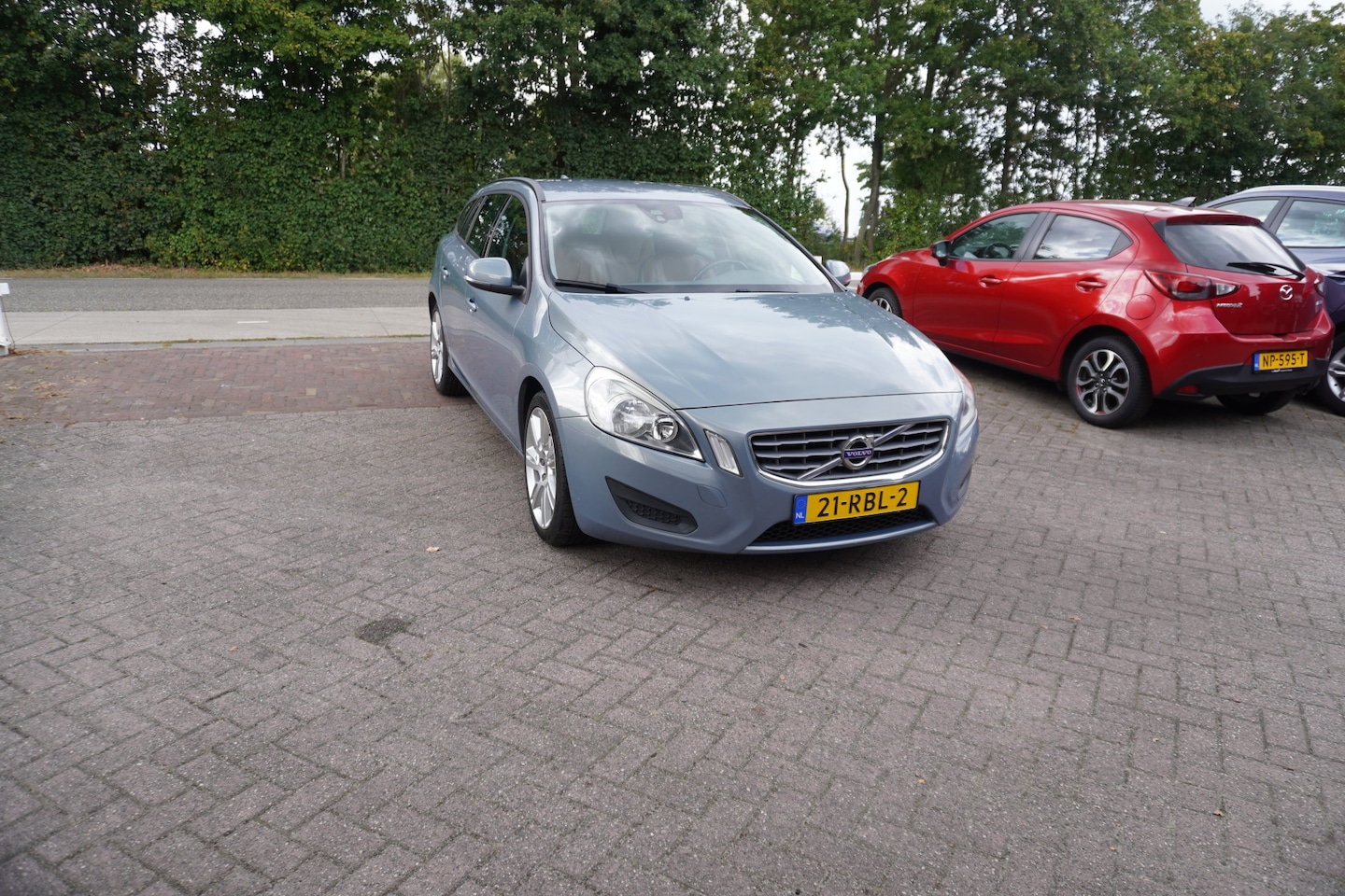 Volvo V60 - 1.6 T3 Kinetic TREKHAAK LEER CRUISE CLIMA NAVI - AutoWereld.nl